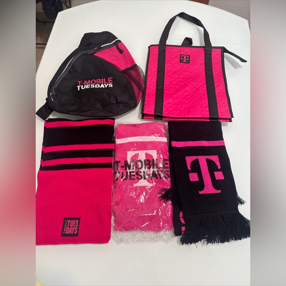 T Mobile Scarf X3 Backpack Lunch Insulated Bag New All S3